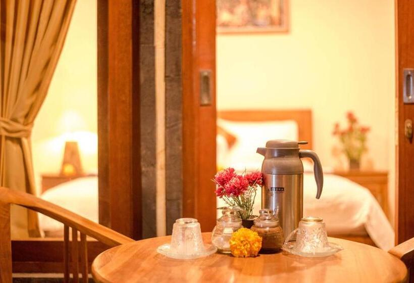 발코니 디럭스 룸, Kamar Suci House