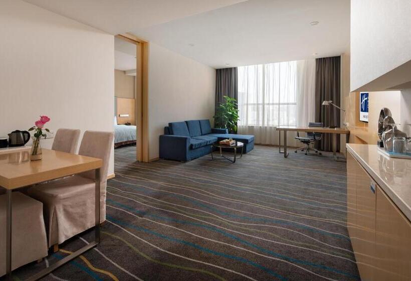سوییت, Holiday Inn Express Luoyang City Center, An Ihg