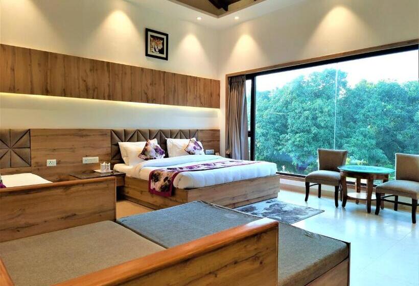 Семейный Номер, Wood Castle Spa & Resort