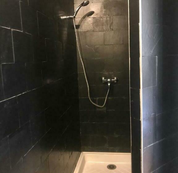 اتاق اکونومی, Maison D Hoursentut