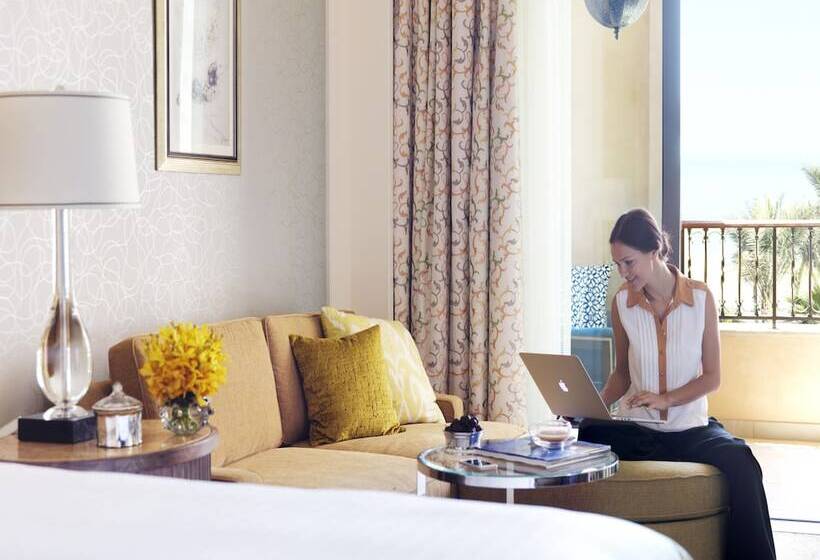 Номер Deluxe Вид на Город, Four Seasons Resort Dubai At Jumeirah Beach