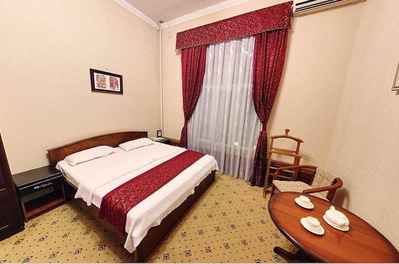 Номер Стандарт, Royal Palace
