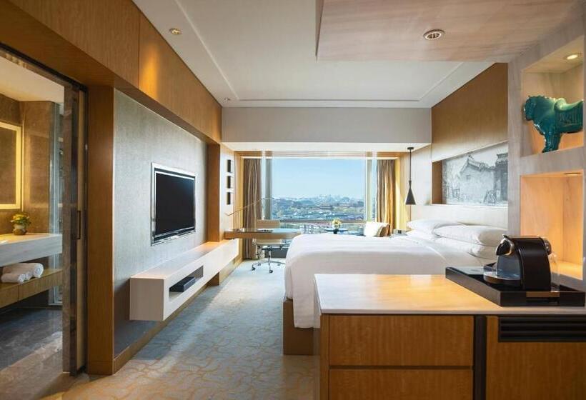 Club Room King Bed, Renaissance Beijing Wangfujing