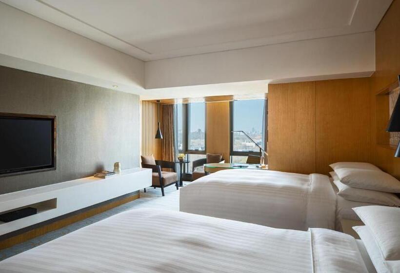 Номер Клуб, Renaissance Beijing Wangfujing