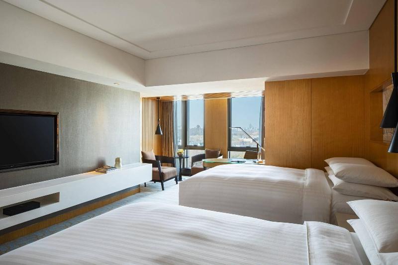 Номер Клуб, Renaissance Beijing Wangfujing