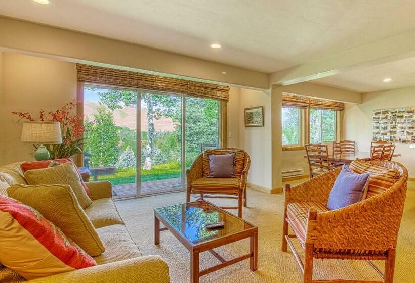 침실 2개 아파트, The Bluff Mountain Retreat