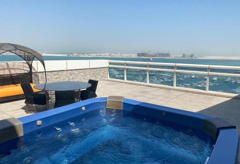 سوئیت کلاب, The Art Hotel & Resort