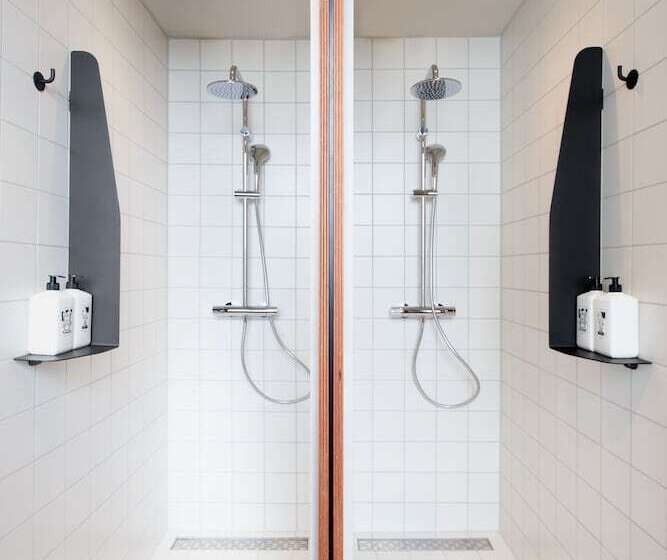Standard Room Shared Bathroom, Volks