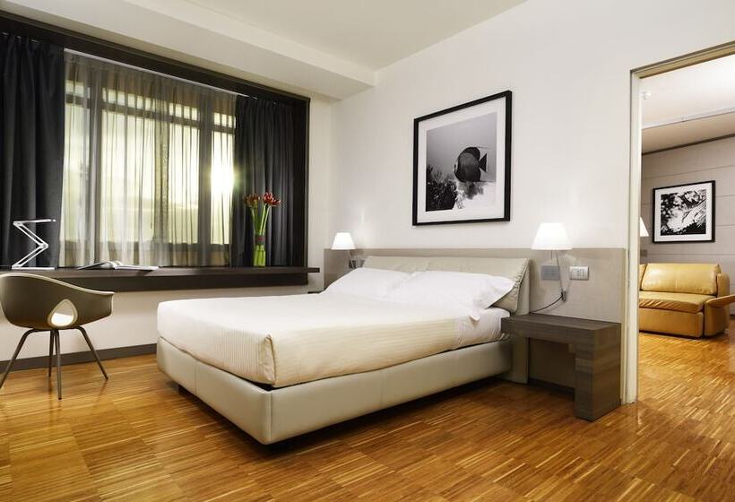 جناح, Unahotels San Vitale Bologna
