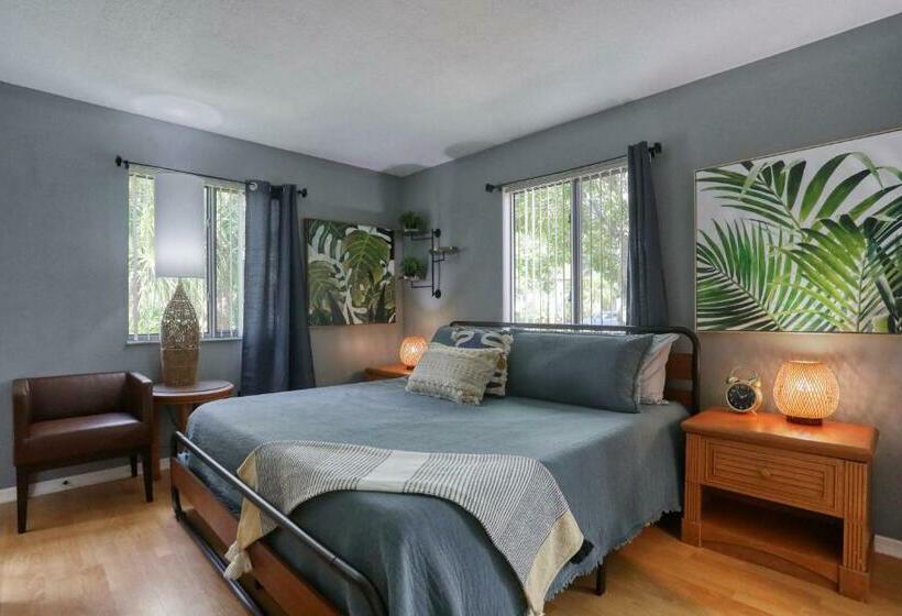 Апартаменты 2 Спальни, Modern Palm Paradise
