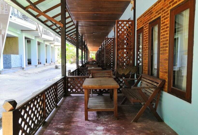 스탠다드 트리플 룸, Sairee Hut Resort Koh Tao
