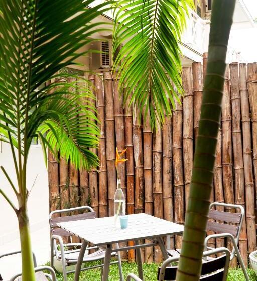 غرفة عائلية, The Beach House