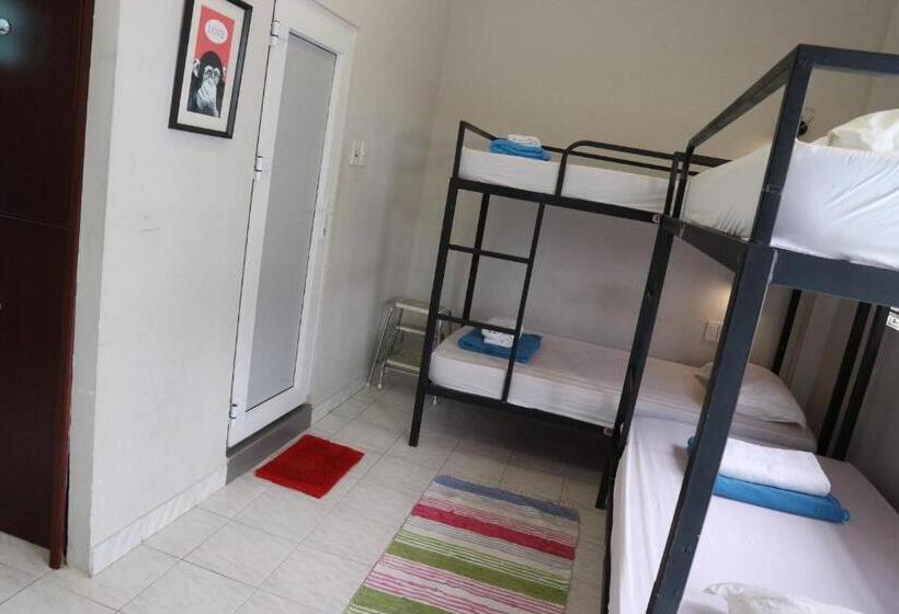 تختخواب در اتاق مشترک, Long Hostel