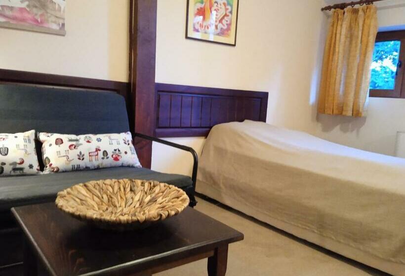 Family Suite, конна база и къща за гости дворене