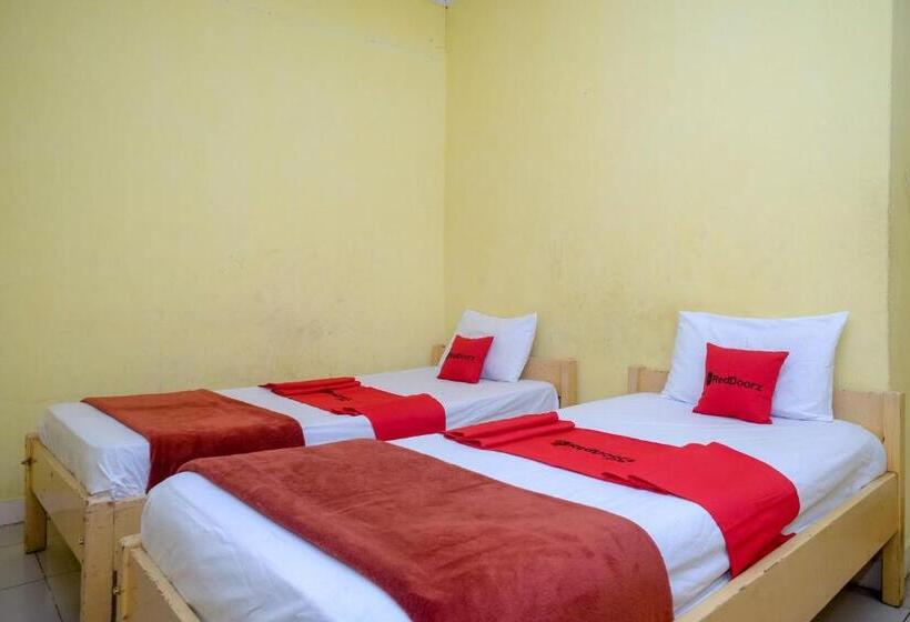 Номер Superior, Reddoorz Near Pelabuhan Nusantara Parepare