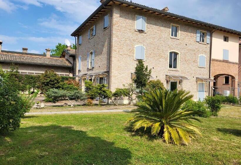 استودیوی استاندارد, Residence Antico Borgo