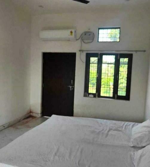 Трехместный Номер Классика, Oyo 70136 Vrinda Inn