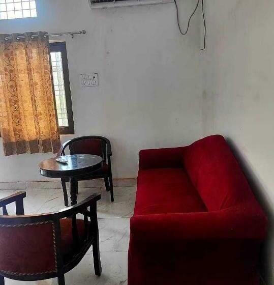 Трехместный Номер Классика, Oyo 70136 Vrinda Inn
