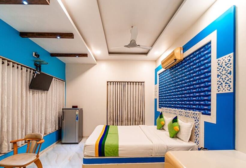 デラックスルーム, Treebo Raval Resort With Valley View