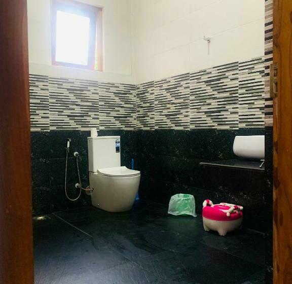 اتاق لوکس خانوادگی, Jungle City Hostel