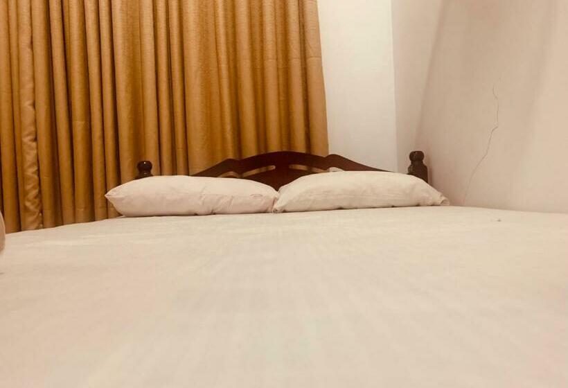 اتاق لوکس با بالکن, Jungle City Hostel