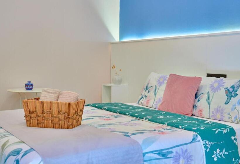 اتاق لوکس با بالکن, Casa Vestali