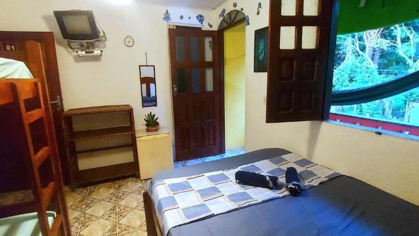 带阳台标准四人间, Jurema Hostel