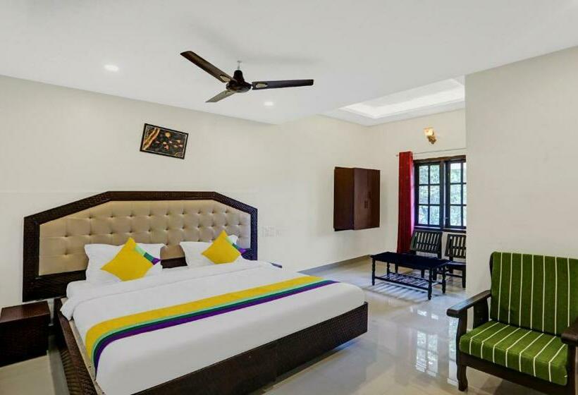 Номер Стандарт, Itsy Hotels Regalia Grand, 500 Mtrs From Madikeri Fort