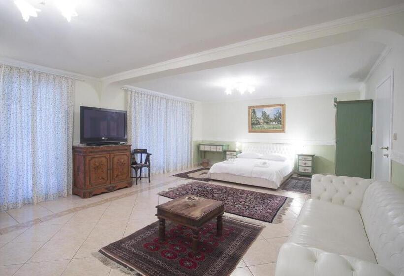 سوییت با چشم‌انداز استخر, Casa Oasa