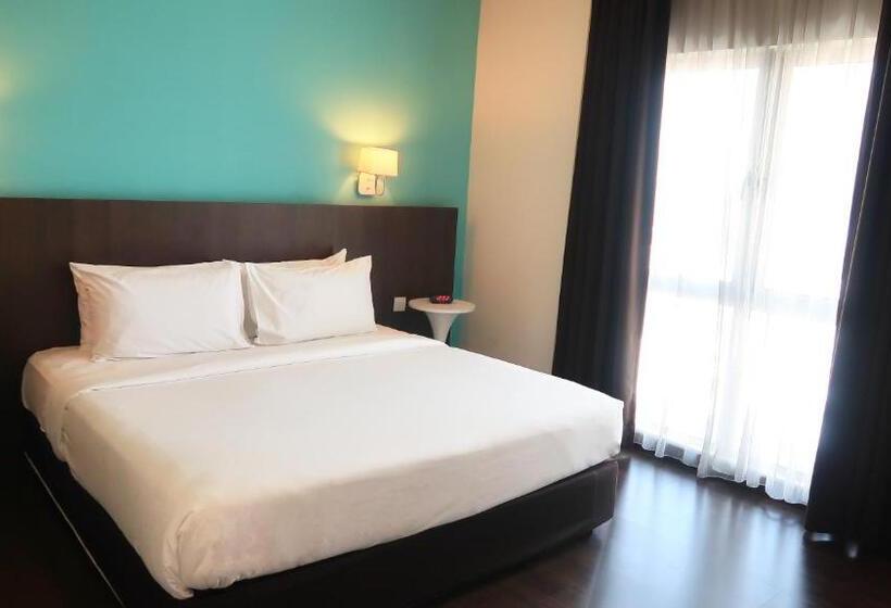 Номер Deluxe Кровать Кинг, I City Trademark Collection By Wyndham