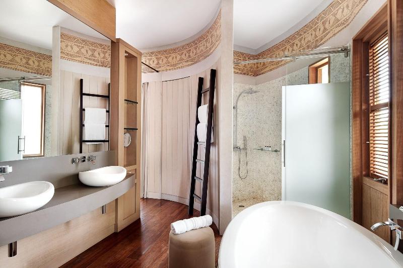 بنجلو قياسى, Sheraton New Caledonia Deva Spa & Golf Resort