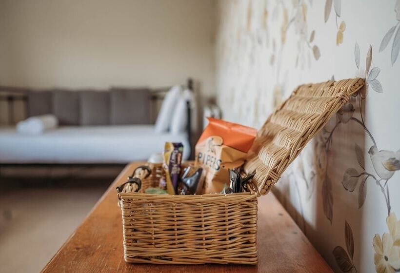 Семейный Номер, Three Wells B&b