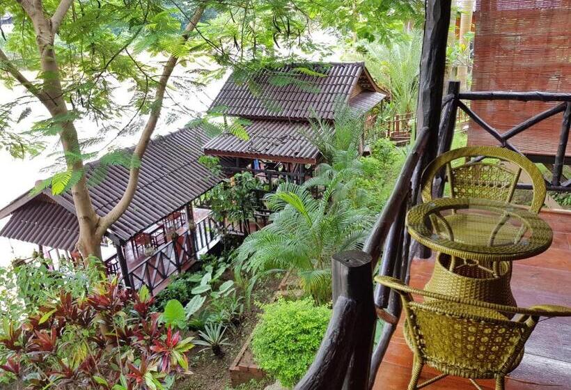 Standard bungalow river view, Thongbay Guesthouse