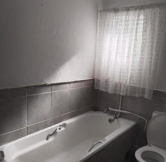 Апартаменты 1 Спальня Нижний Этаж, Valla S Self Catering