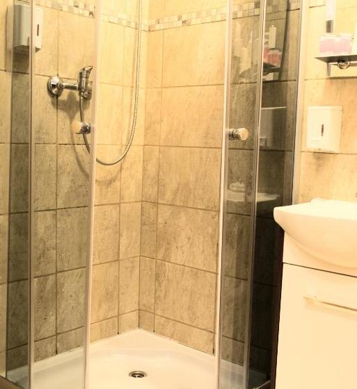 Семейный Номер, Bedrooms Piotrkowska 64