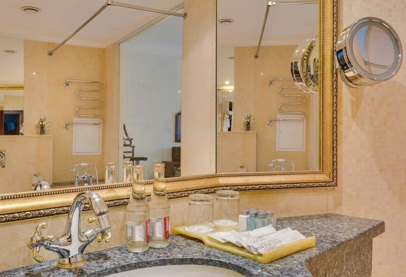 Номер Deluxe, The Rooms Boutique