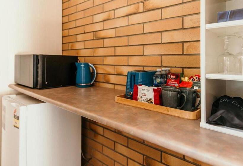 اتاق لوکس با تخت بزرگ, Oasis Motor Inn Blackall