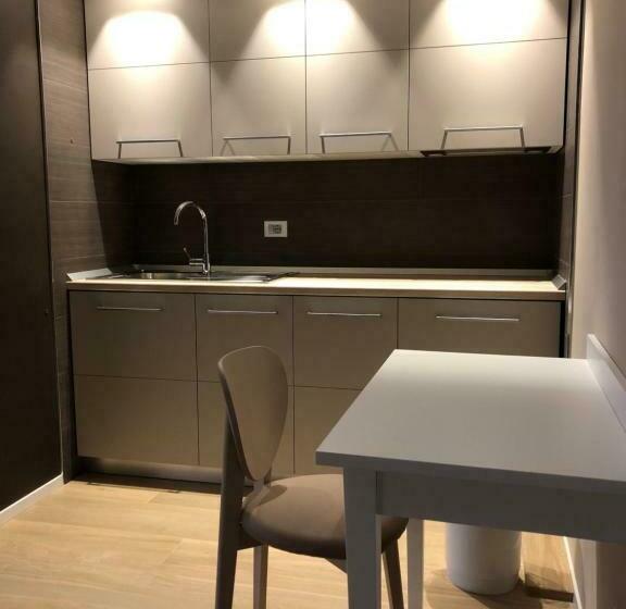 اتاق لوکس با بالکن, Approdo Residence