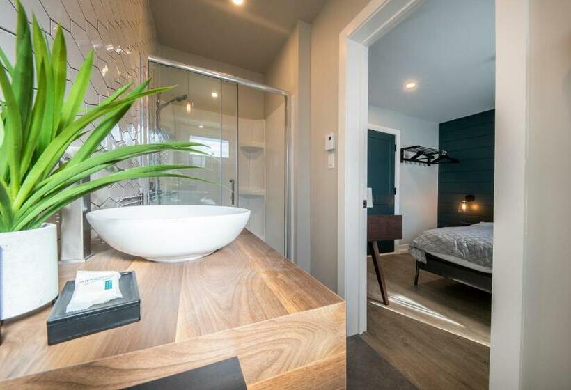 Номер Стандарт, Square Victoria Maison Hôtelière
