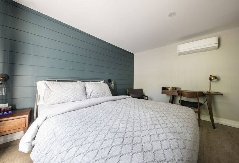Номер Стандарт, Square Victoria Maison Hôtelière