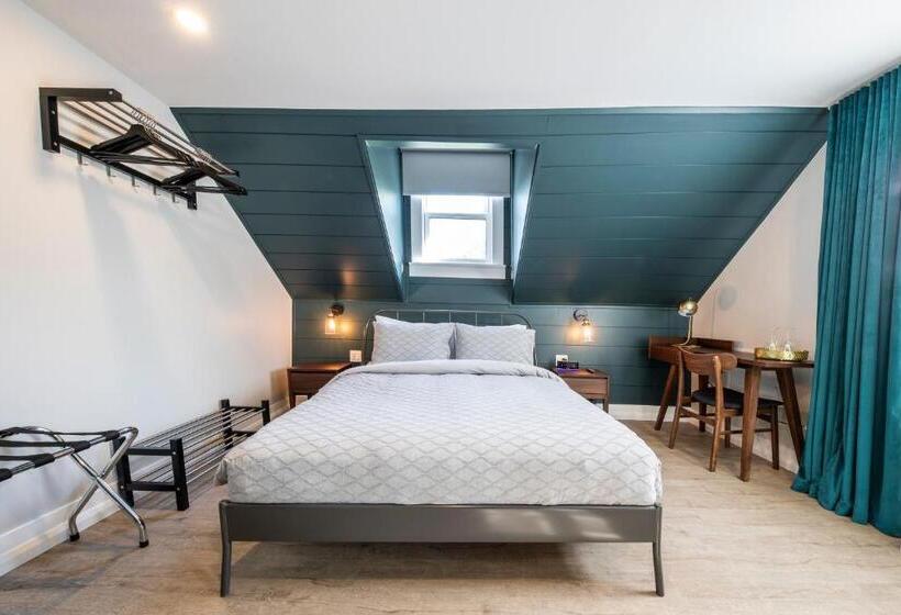 Номер Стандарт, Square Victoria Maison Hôtelière
