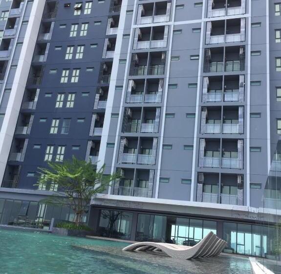 Студио Стандарт Вид на Бассейн, Ideo S115 New Luxury Condominium At Sukhumvit 115