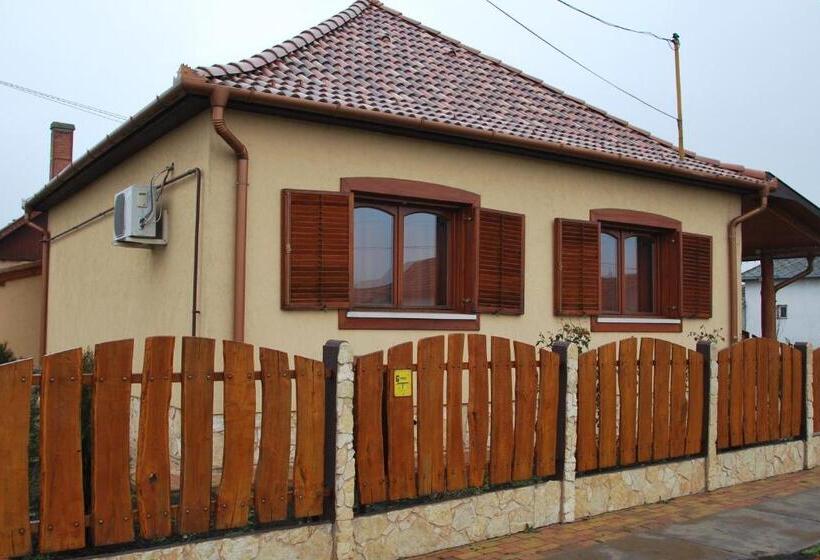 Апартаменты 1 Спальня, Méz Bor Szálló