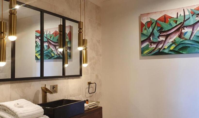 Номер Стандарт, The Green Monkey Lux Suite At The Grumpy Schnauzer B&b Private Hot Tub, Gym, Breakfast, Stunning!
