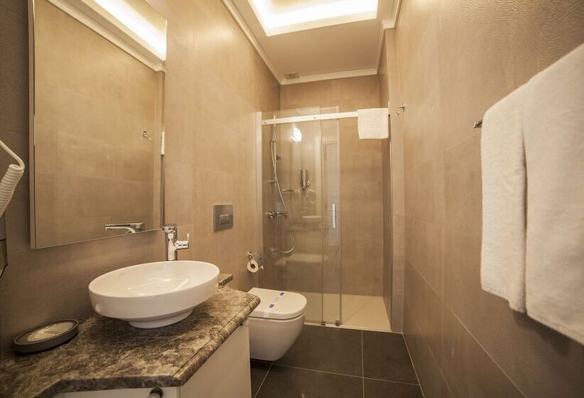 豪华海景房带阳台, Triada Hotel Buyukada