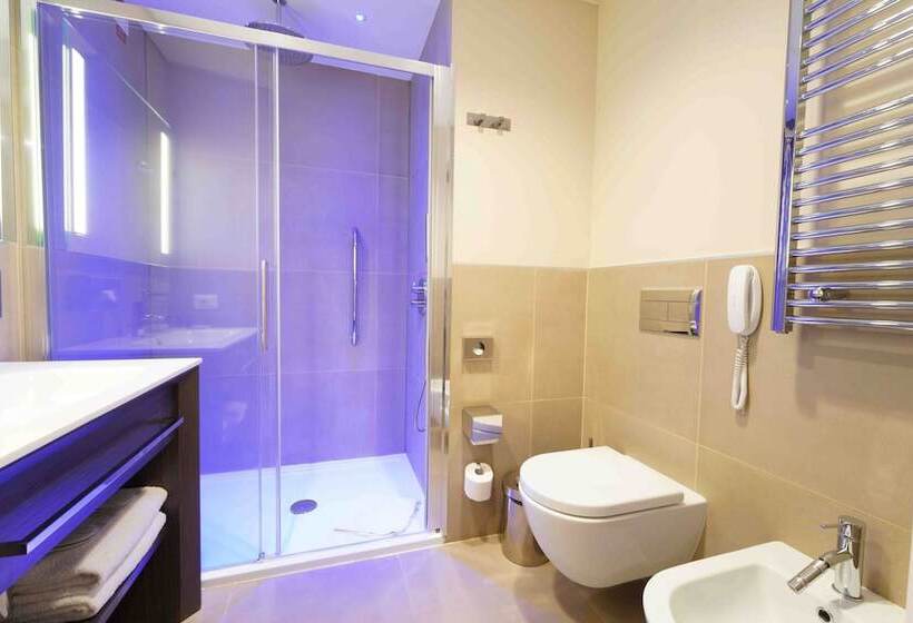 Номер Deluxe, Doubletree By Hilton Hotel Yerevan City Centre
