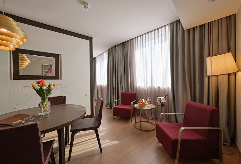 Люкс Кровать Кинг, Doubletree By Hilton Hotel Yerevan City Centre