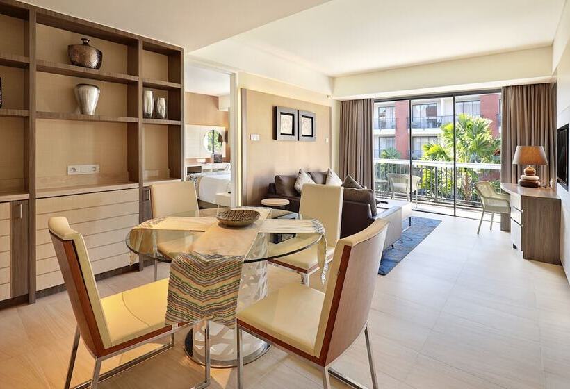 Люкс Вид на Бассейн, Swiss Belhotel Tuban Bali