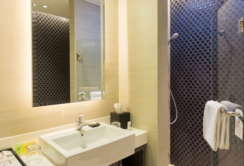 Номер Deluxe Вид на Бассейн, Swiss Belhotel Tuban Bali