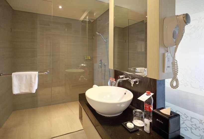Номер Deluxe Вид на Бассейн, Swiss Belhotel Tuban Bali